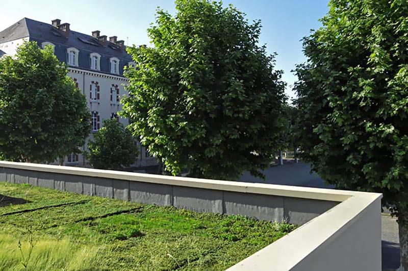 Terrasse engazonnée au Lycée Professionnel Reffye de Tarbes